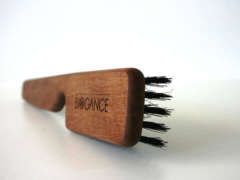 BIOGANCE BOAR BRISTLE WOODEN BRUSH på hunique.dk