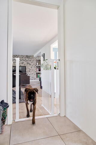 DOGSPACE BONNIE EXTRA TALL PRESSURE FITTED PET GATE, WHITE på hunique.dk