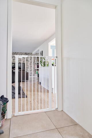 DOGSPACE BONNIE EXTRA TALL PRESSURE FITTED PET GATE, WHITE på hunique.dk