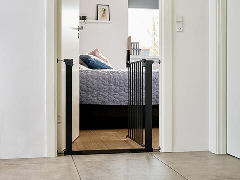 DOGSPACE LASSIE PRESSURE FITTED PET GATE, BLACK på hunique.dk