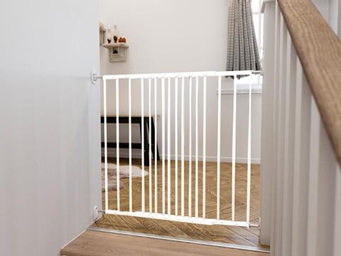 DOGSPACE LUCKY EXTENTING PET GATE, WHITE på hunique.dk